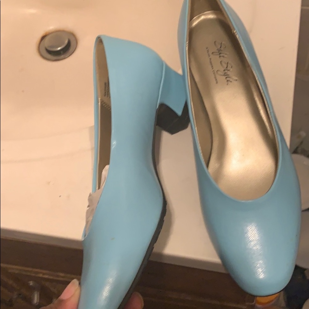 Soft Style Shoes View 4
